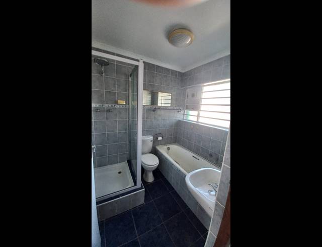 5 BEDROOM FREEHOLD FOR SALE IN KLEINKRANTZ